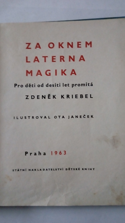 Za oknem laterna magika