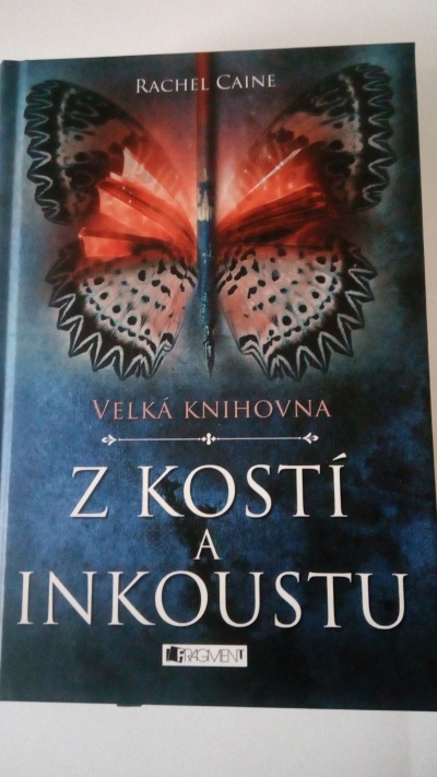 Z kostí a inkoustu