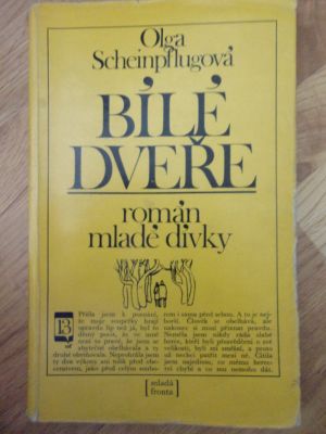 Bílé dveře